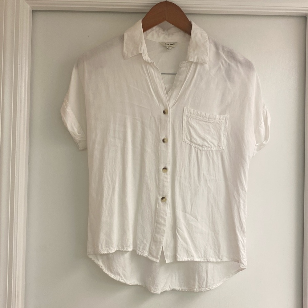 Women’s Sim & Sam white top. Size small.
